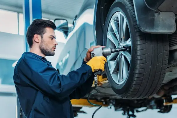 d'babs mechanic at work
